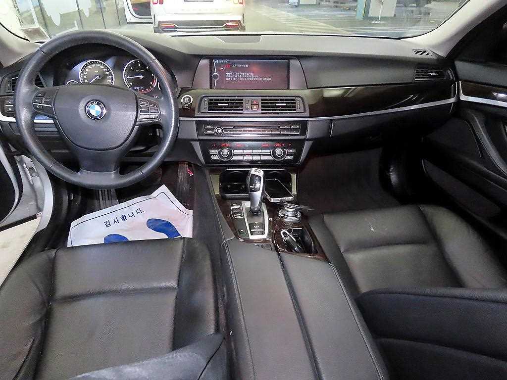 BMW 5-Series — photo 10