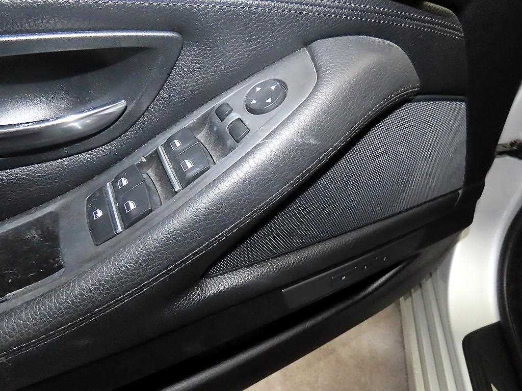 BMW 5-Series — photo 13