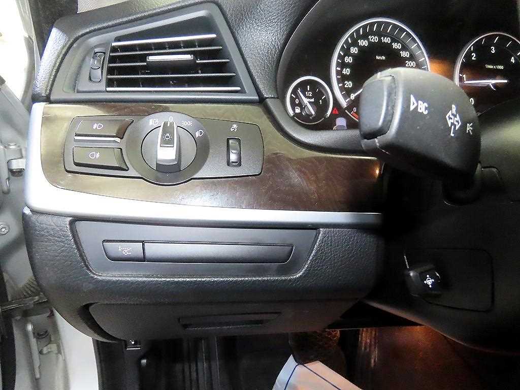 BMW 5-Series — photo 14