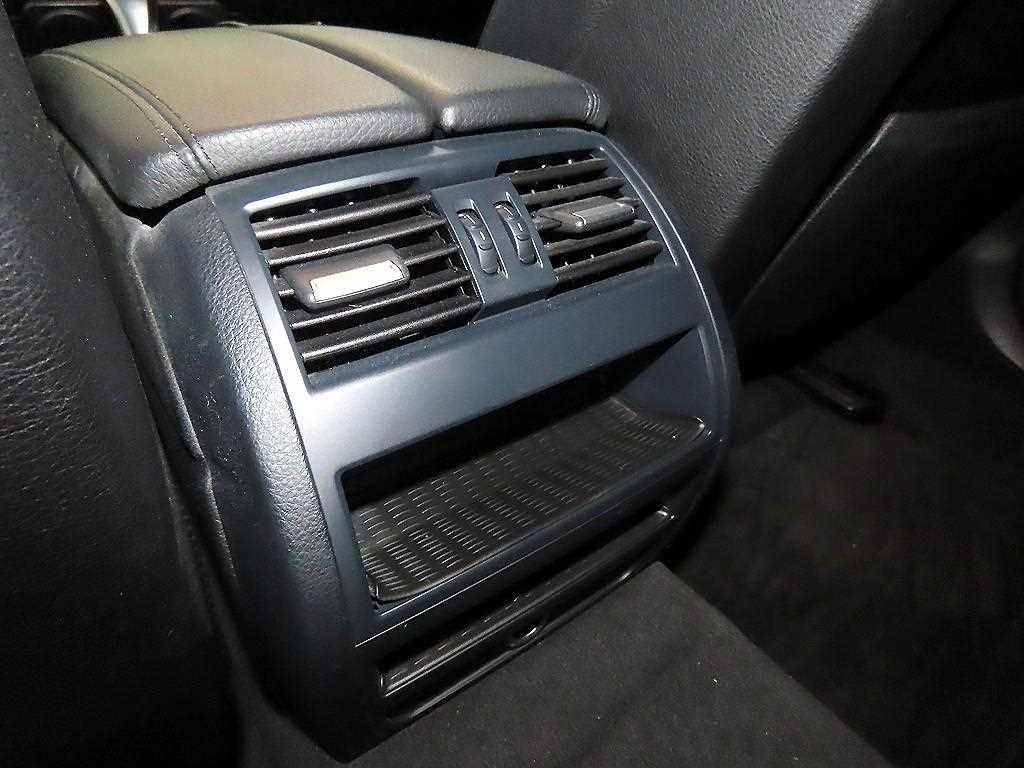 BMW 5-Series — photo 18