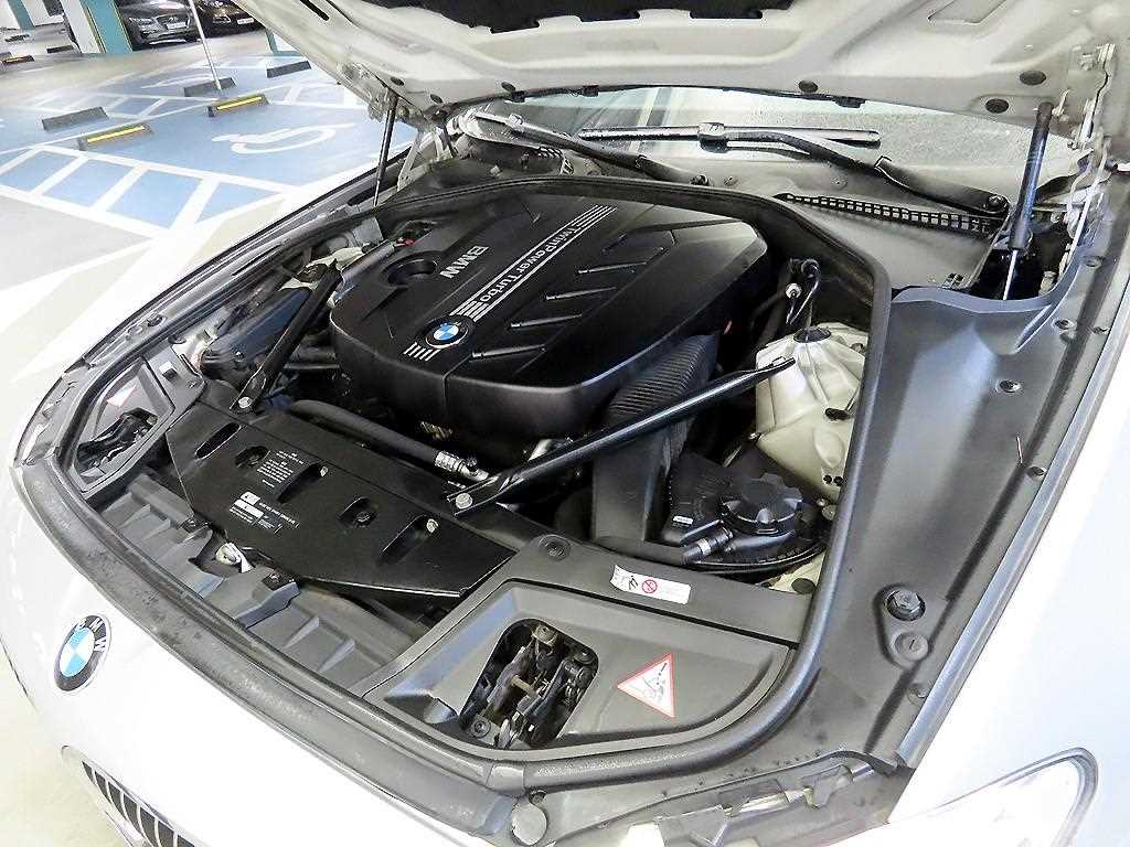 BMW 5-Series — photo 19