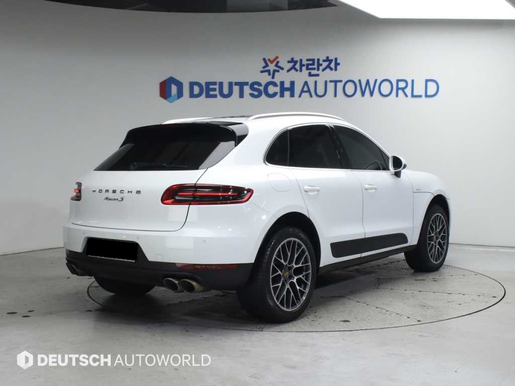 Porsche Macan — photo 02