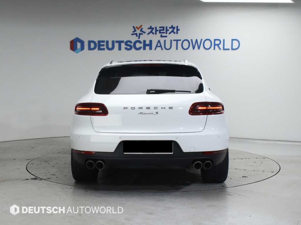 Porsche Macan — photo 04