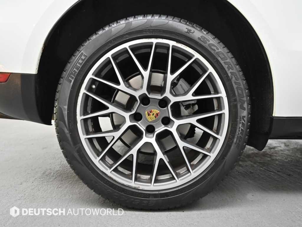 Porsche Macan — photo 05