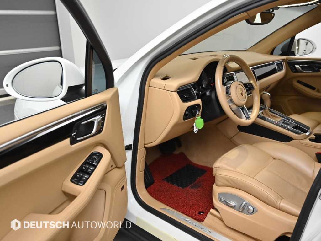 Porsche Macan — photo 11