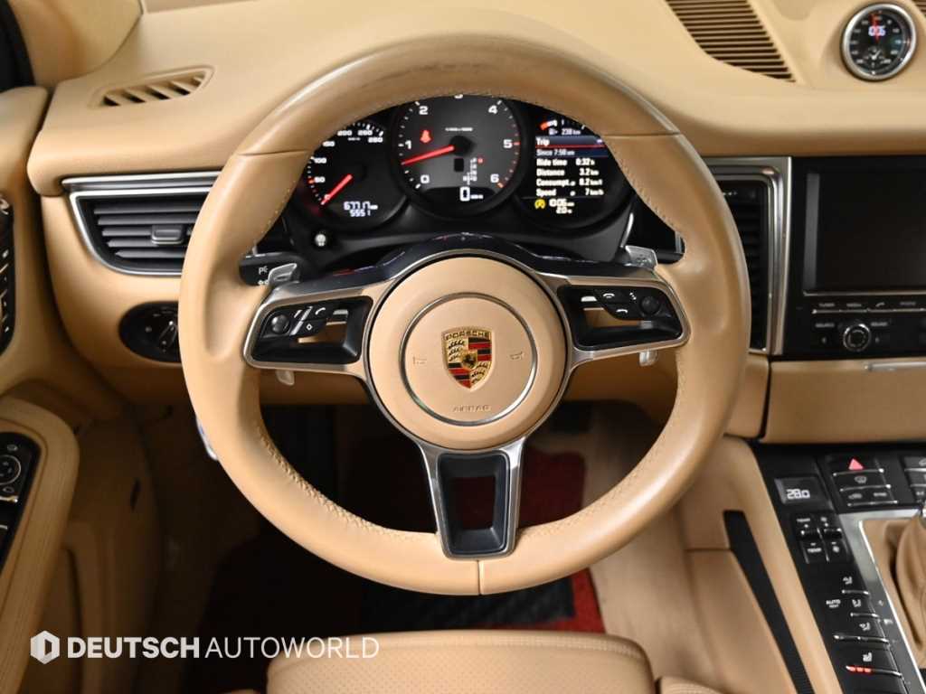 Porsche Macan — photo 13