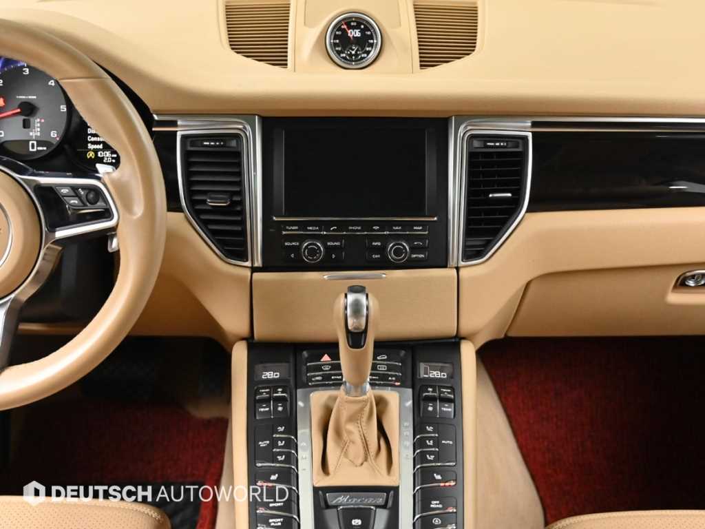 Porsche Macan — photo 14