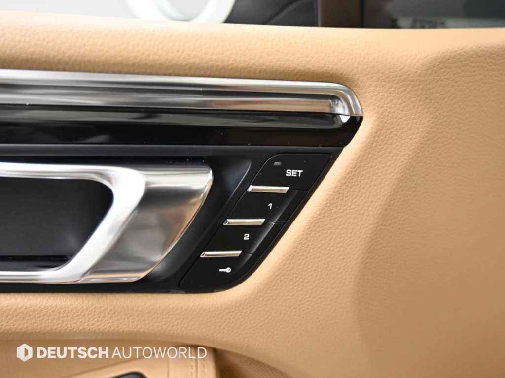 Porsche Macan — photo 17