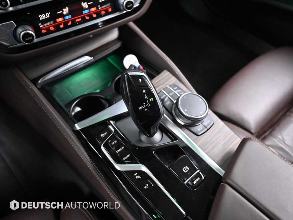 BMW 5-Series — photo 09