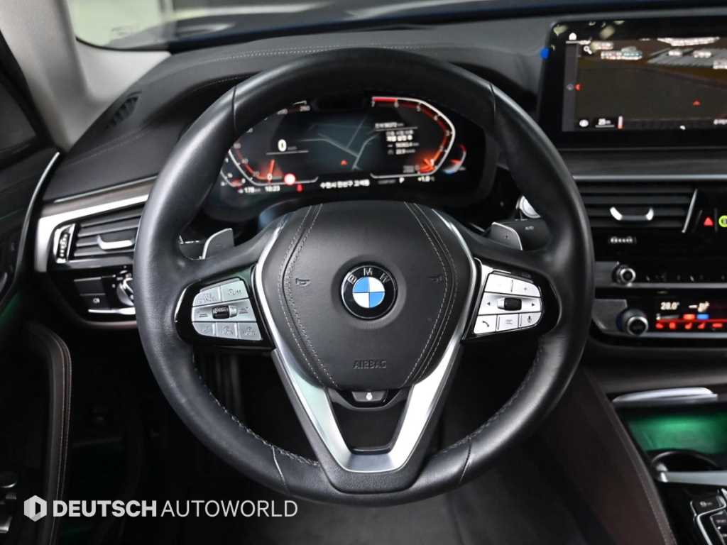 BMW 5-Series — photo 13
