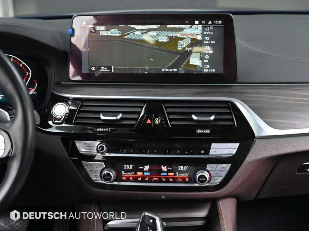 BMW 5-Series — photo 14