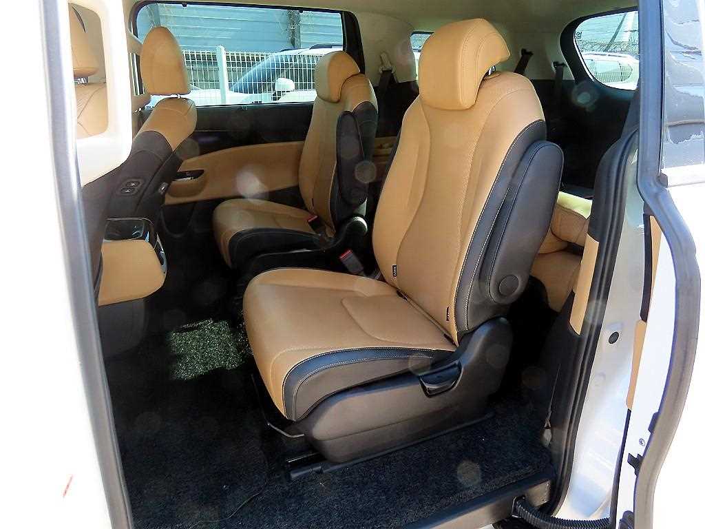 Kia Carnival — photo 06
