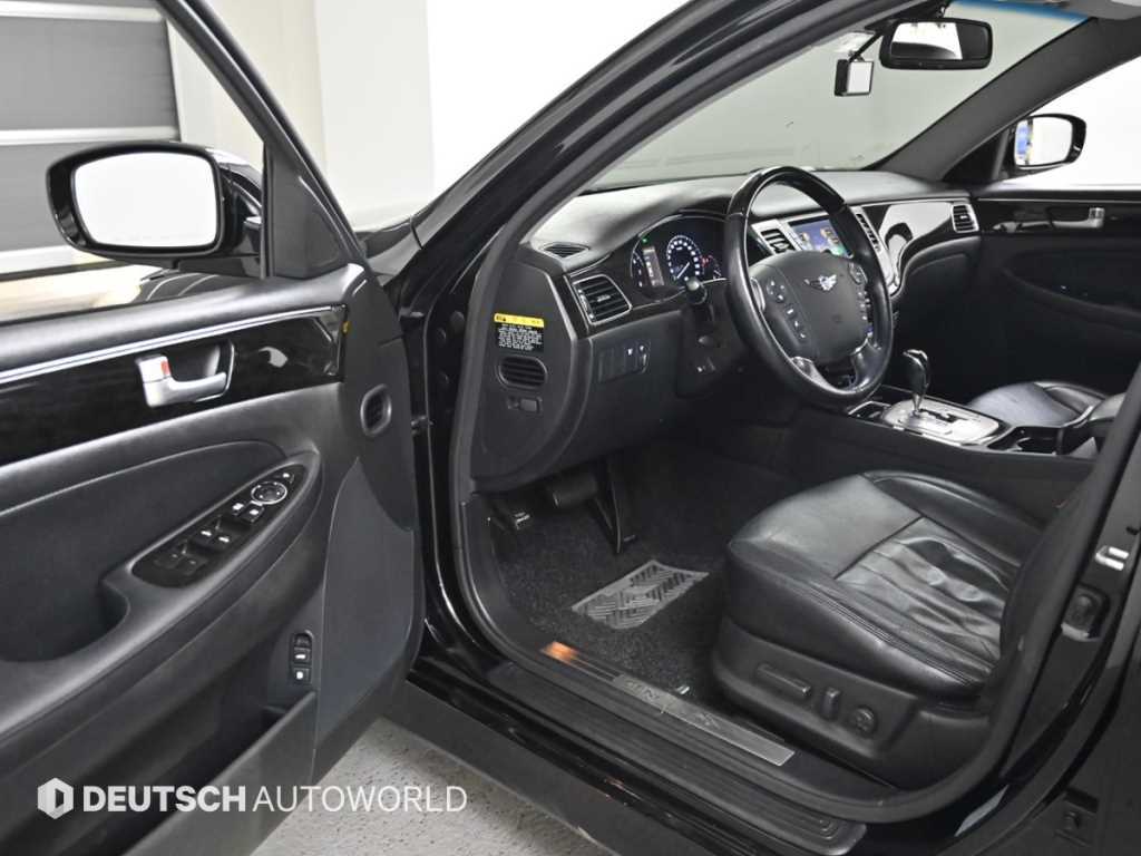 Hyundai Genesis — photo 11