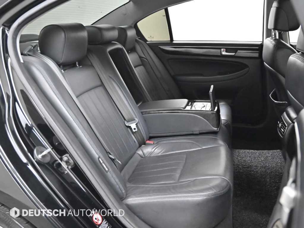 Hyundai Genesis — photo 12