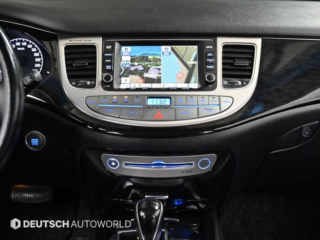 Hyundai Genesis — photo 14