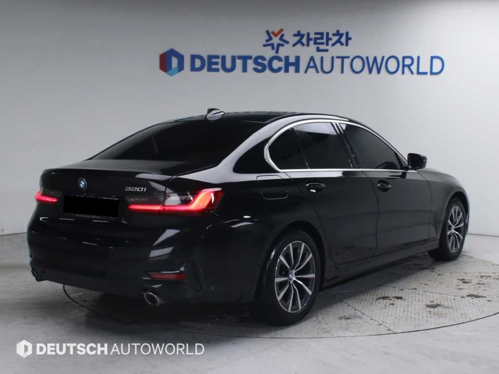BMW 3-Series — photo 02