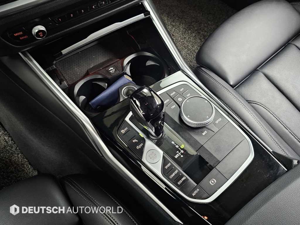 BMW 3-Series — photo 09