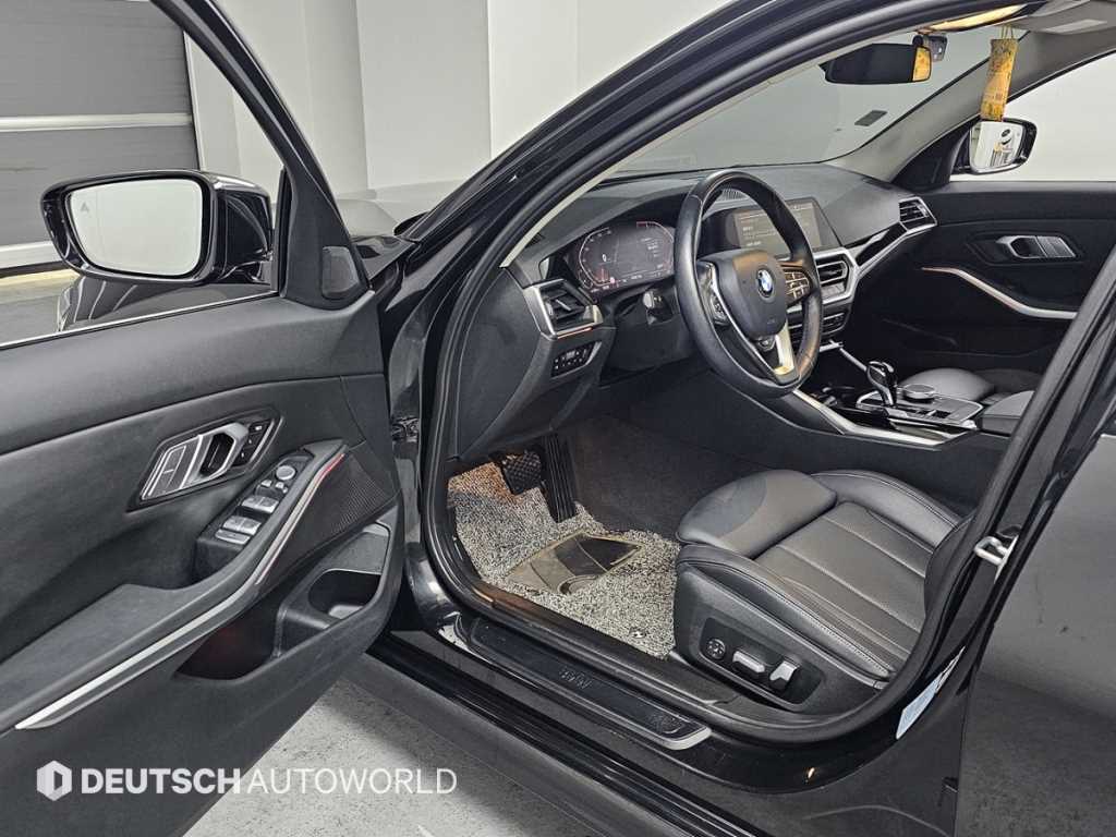 BMW 3-Series — photo 11