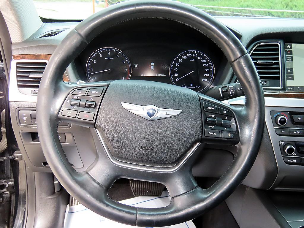 Hyundai Genesis — photo 08