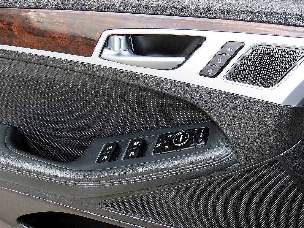 Hyundai Genesis — photo 12