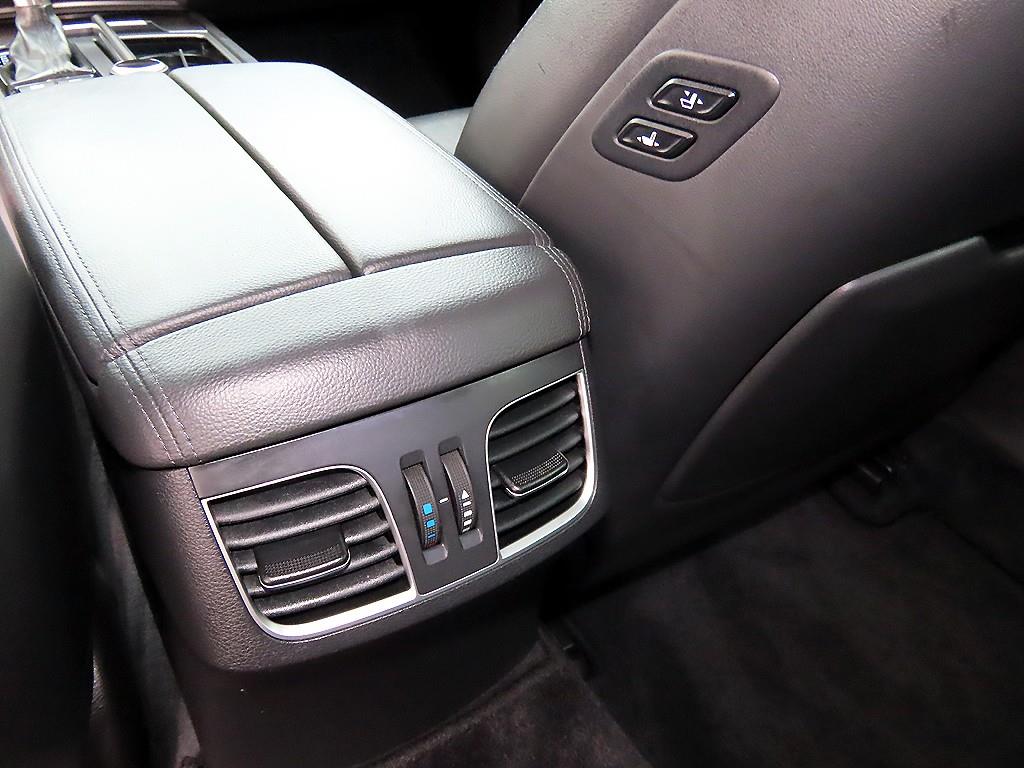 Hyundai Genesis — photo 16