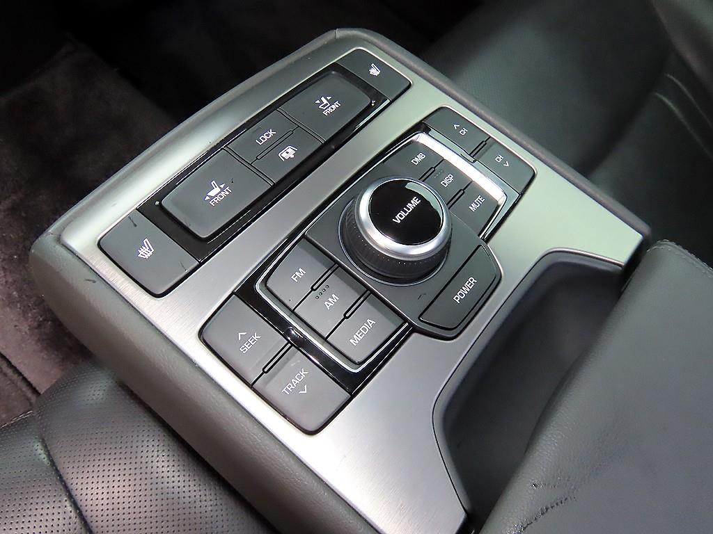 Hyundai Genesis — photo 17