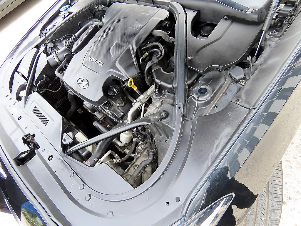 Hyundai Genesis — photo 19