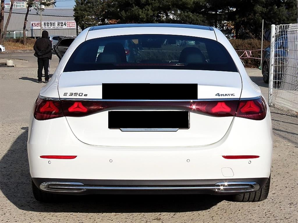 Mercedes-Benz E-Class — photo 04