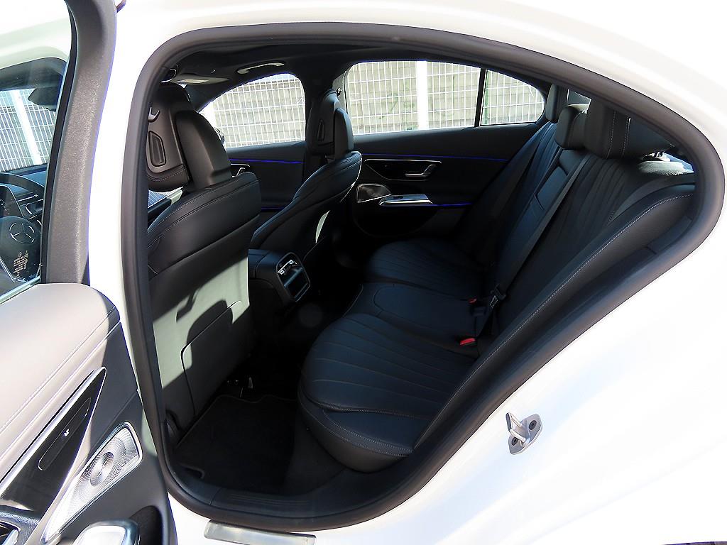 Mercedes-Benz E-Class — photo 06