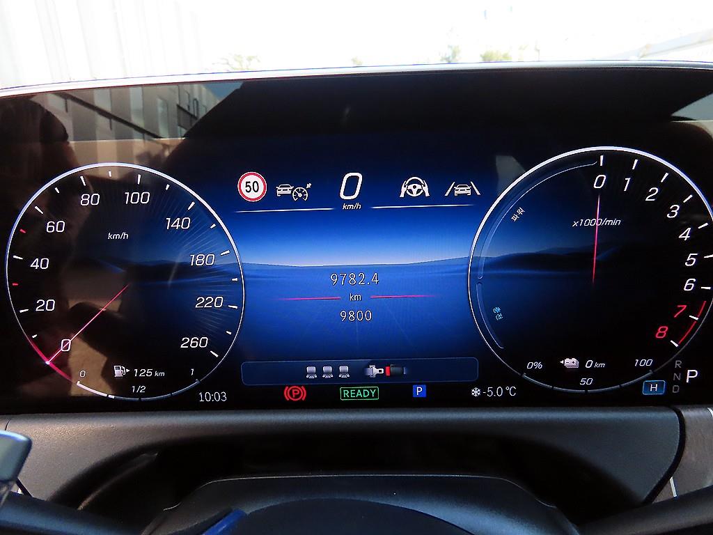 Mercedes-Benz E-Class — photo 09