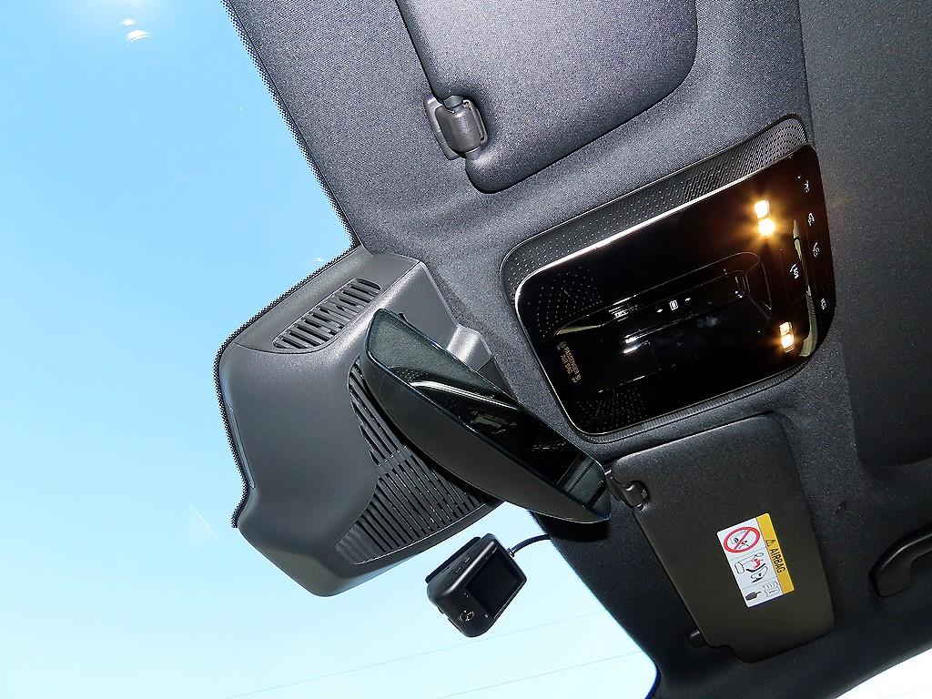 Mercedes-Benz E-Class — photo 15