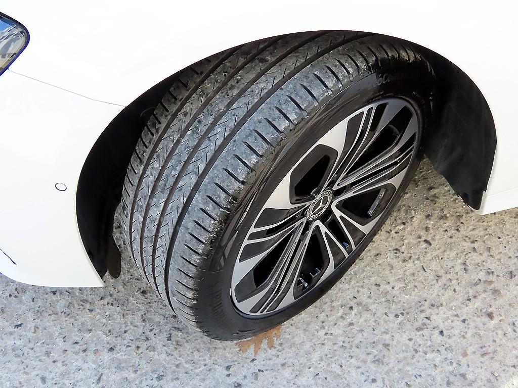 Mercedes-Benz E-Class — photo 20