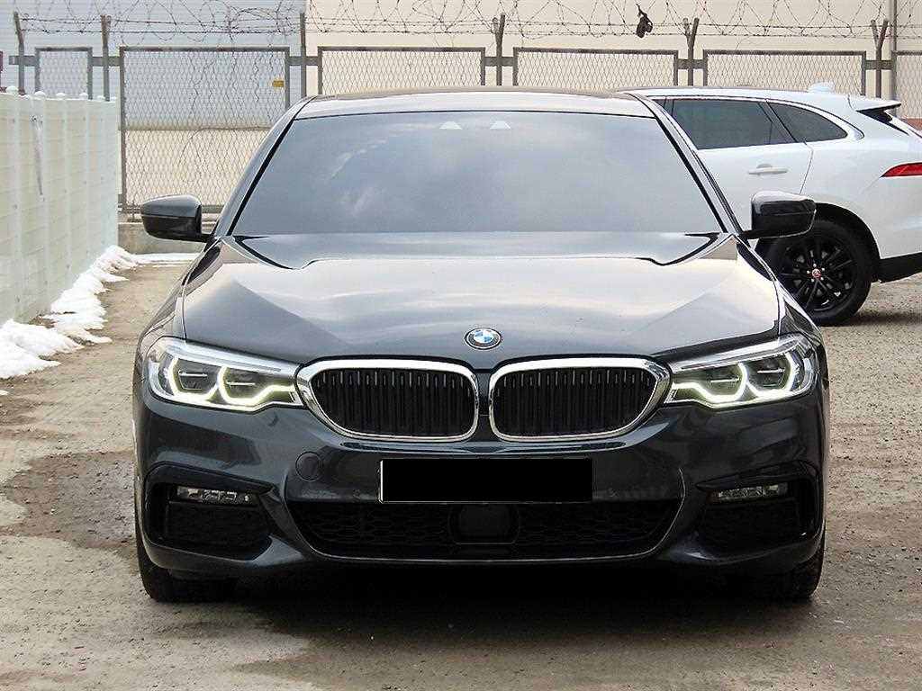 BMW 5-Series — photo 01