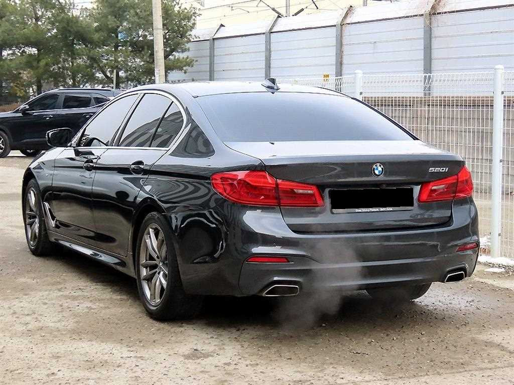 BMW 5-Series — photo 03