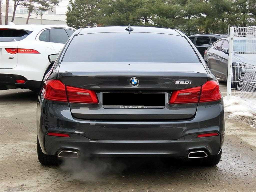 BMW 5-Series — photo 04