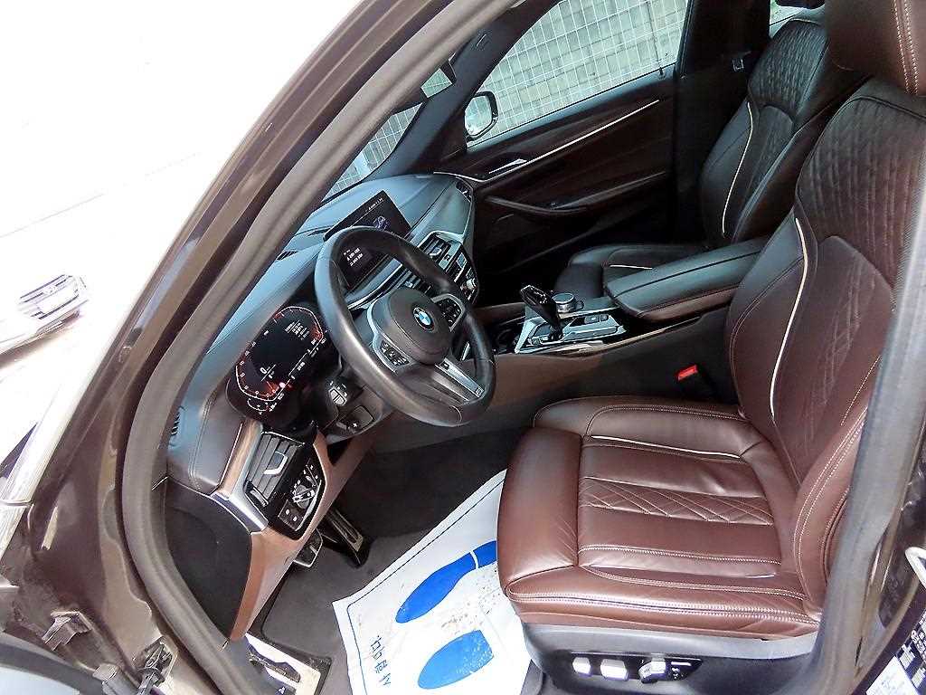 BMW 5-Series — photo 05
