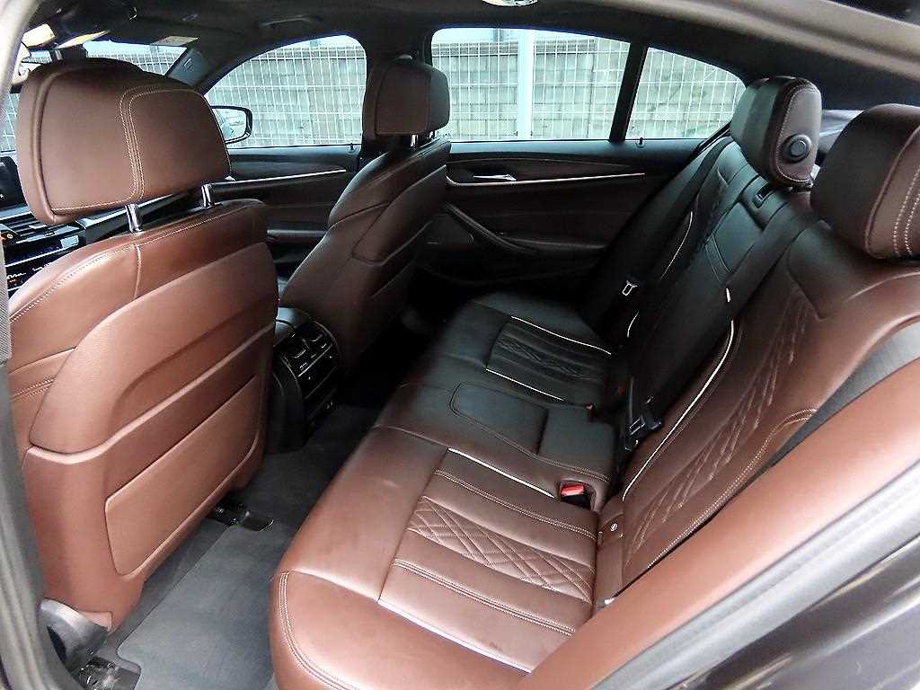 BMW 5-Series — photo 06
