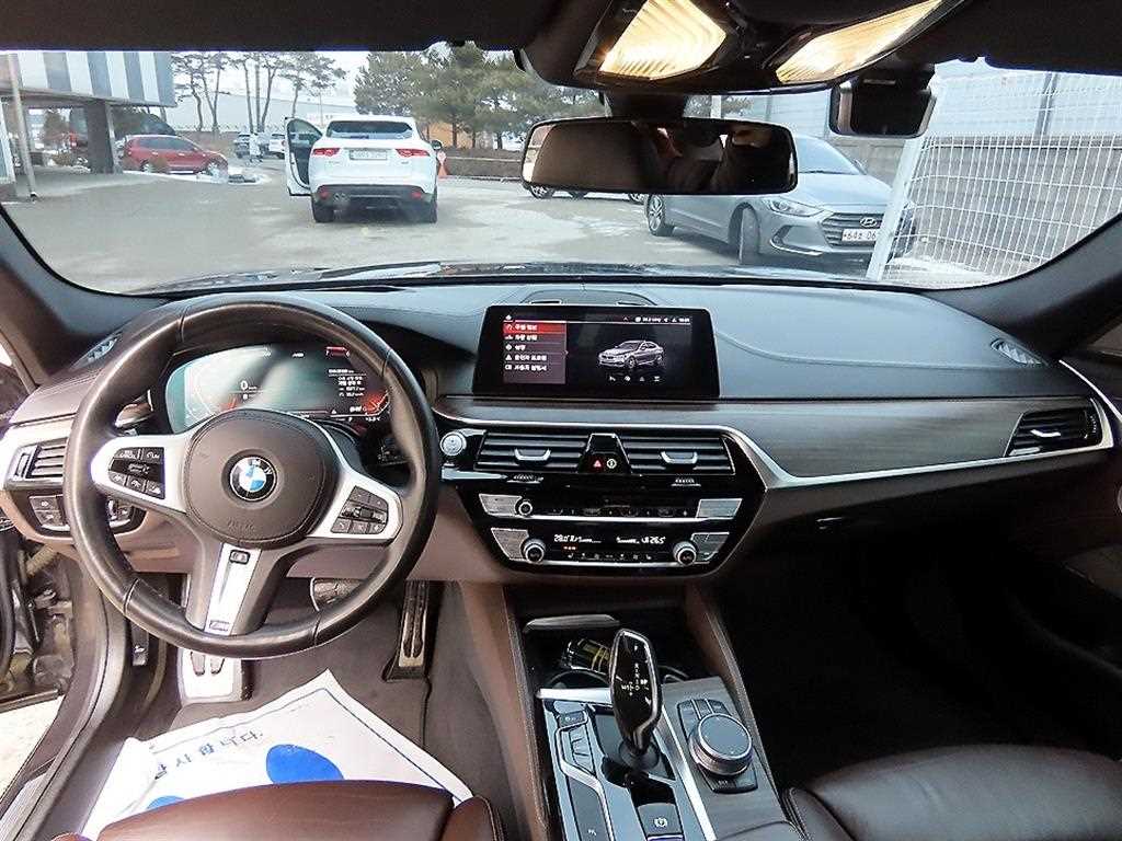 BMW 5-Series — photo 07