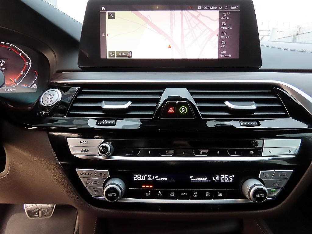 BMW 5-Series — photo 13