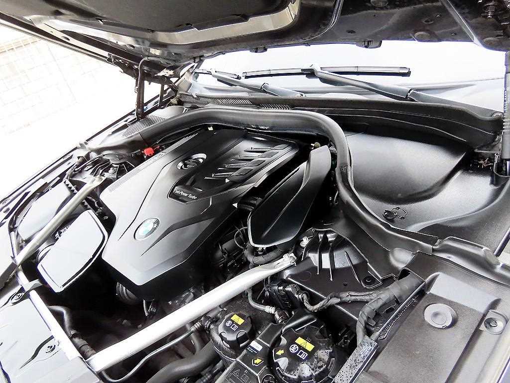 BMW 5-Series — photo 19