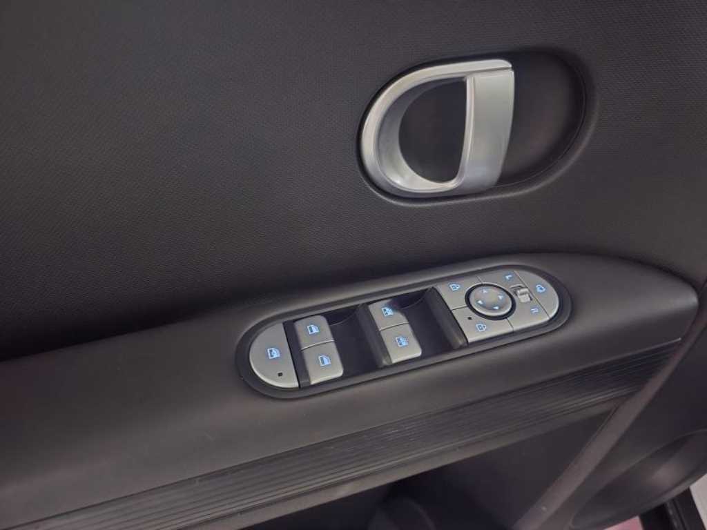 Hyundai Ioniq5 — photo 19