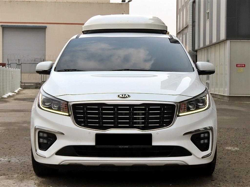 Kia Carnival — photo 01