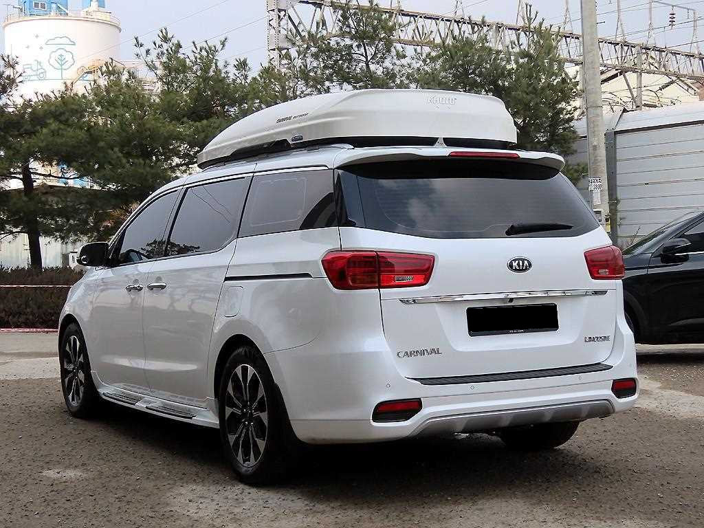 Kia Carnival — photo 03