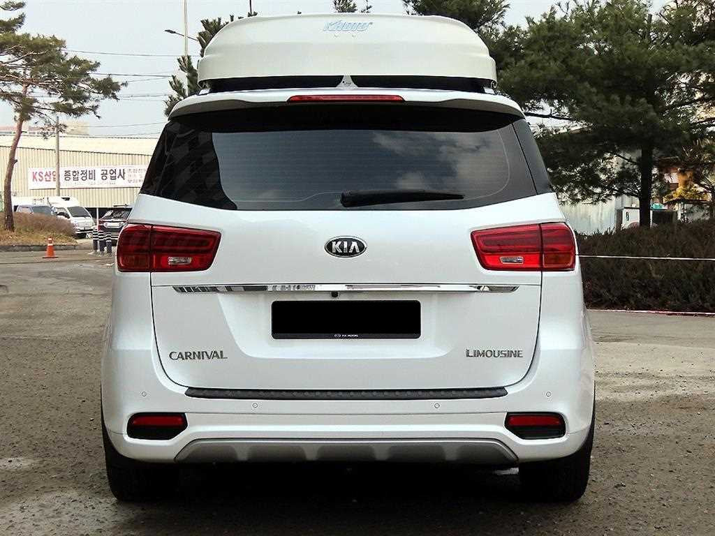 Kia Carnival — photo 04