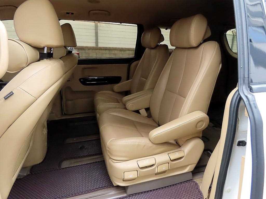 Kia Carnival — photo 06