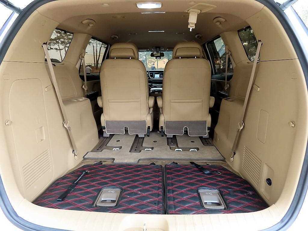 Kia Carnival — photo 17