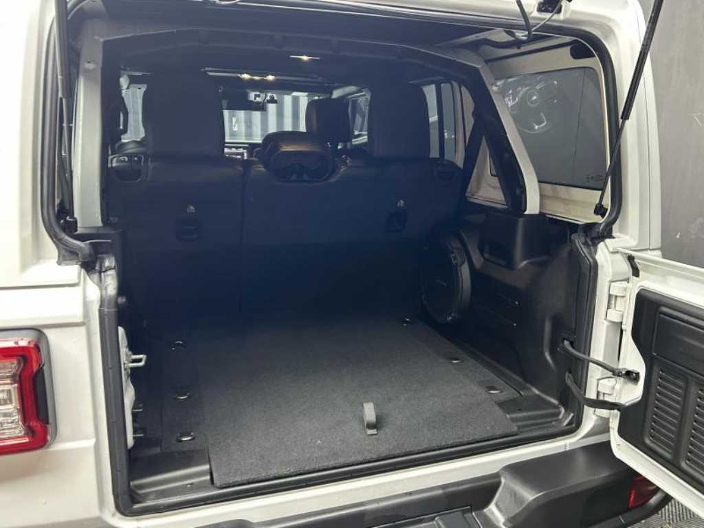 Jeep Wrangler — photo 05