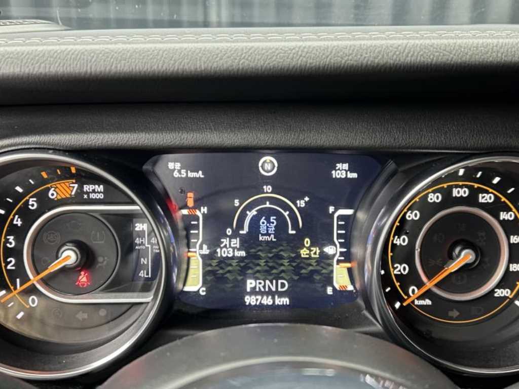 Jeep Wrangler — photo 17