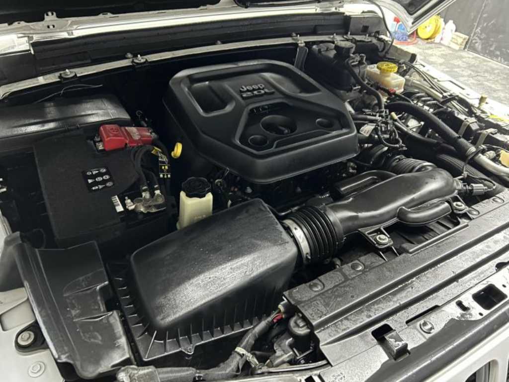 Jeep Wrangler — photo 19
