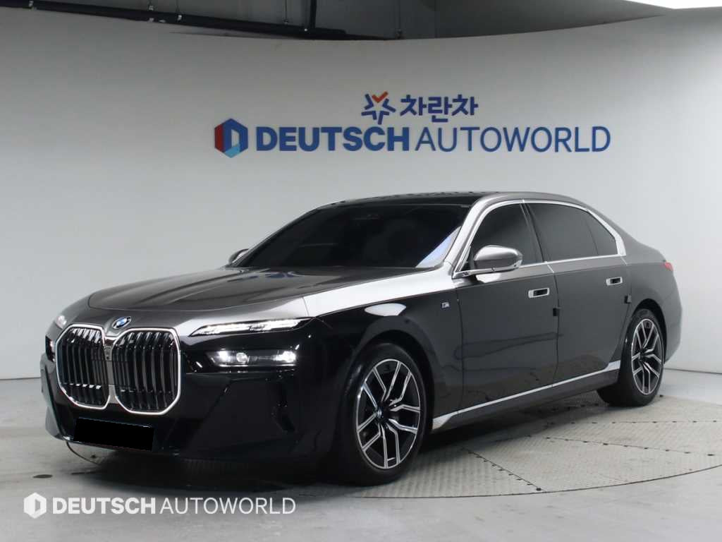 BMW 7-Series — photo 01